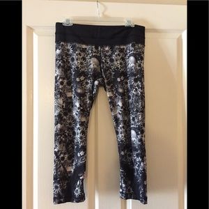 EUC Lululemon run inspire crops. Size 8